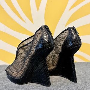 RARE Louboutin Lace python heels 36